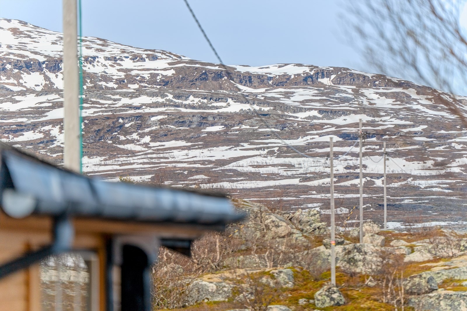 Omkranset med flotte omgivelser, utsikt mot fjell og natur Galleribilde