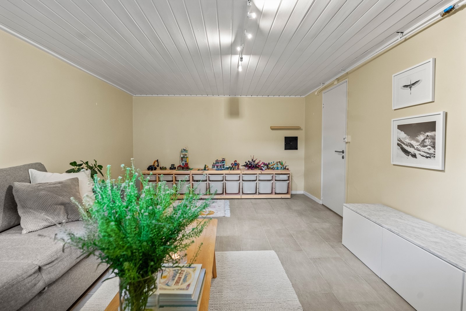 Innredet kjellerstue. Galleribilde