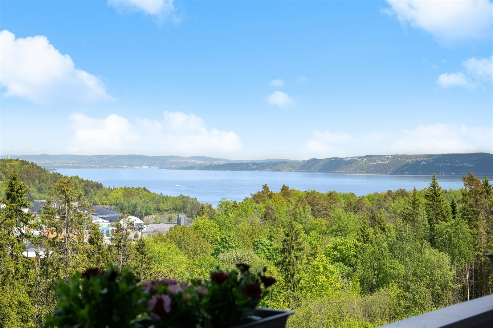 Herlig utsikt mot Oslofjorden fra balkongen. Galleribilde