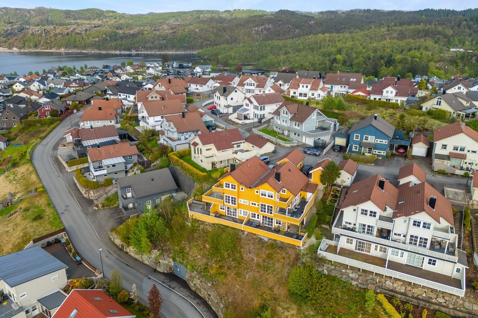Beliggenheten er rolig og familievennlig, med nærhet til flotte turområder. Galleribilde