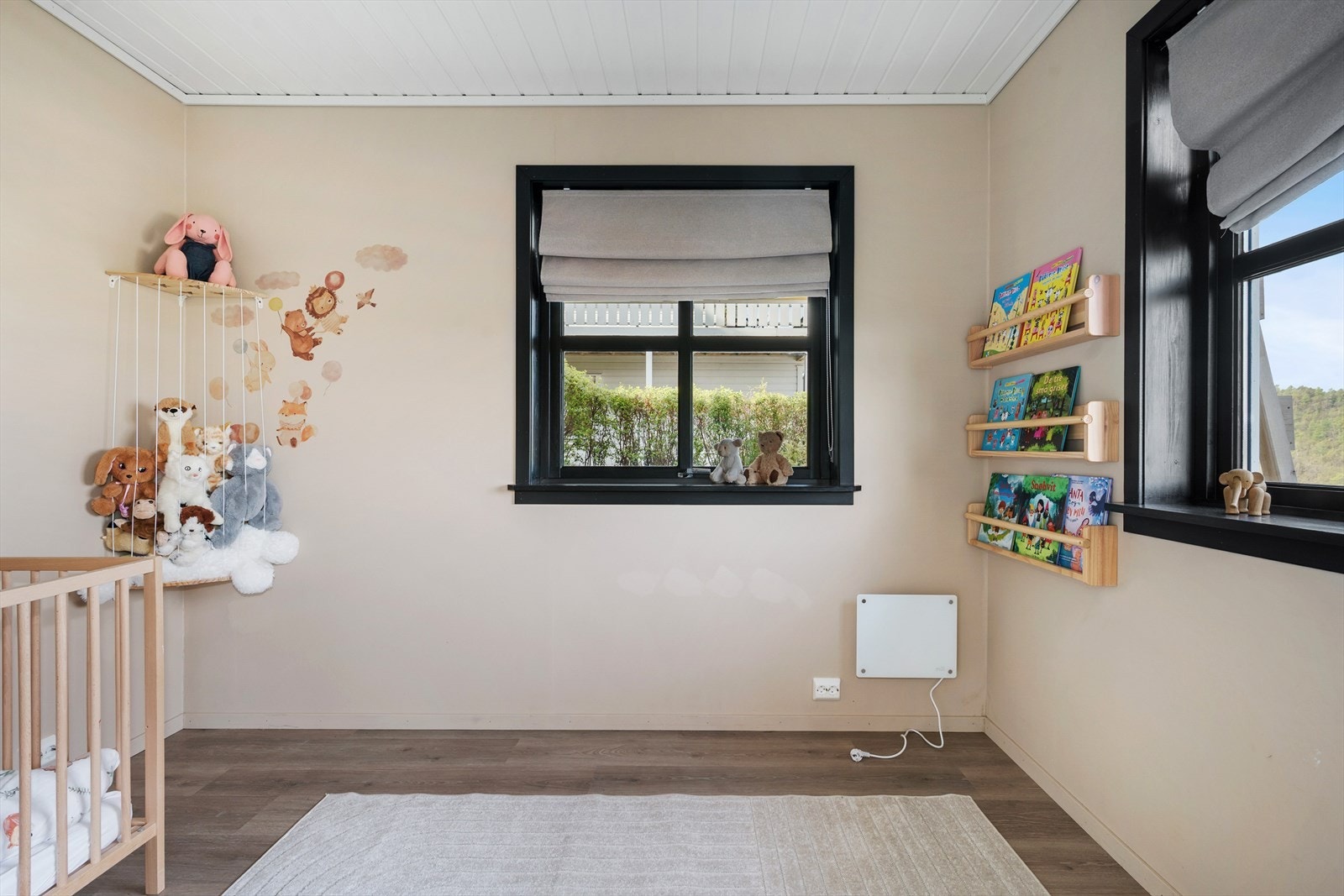 Det andre soverommet egner seg godt som barnerom, gjesterom eller kontor. Galleribilde