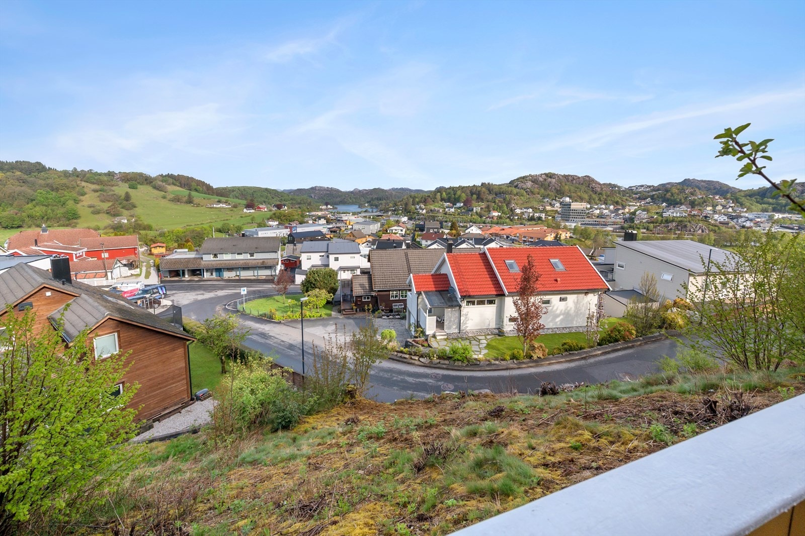 For pendlere er det enkel tilknytning til Egersund stasjon, kun 8 minutters gange unna. Galleribilde