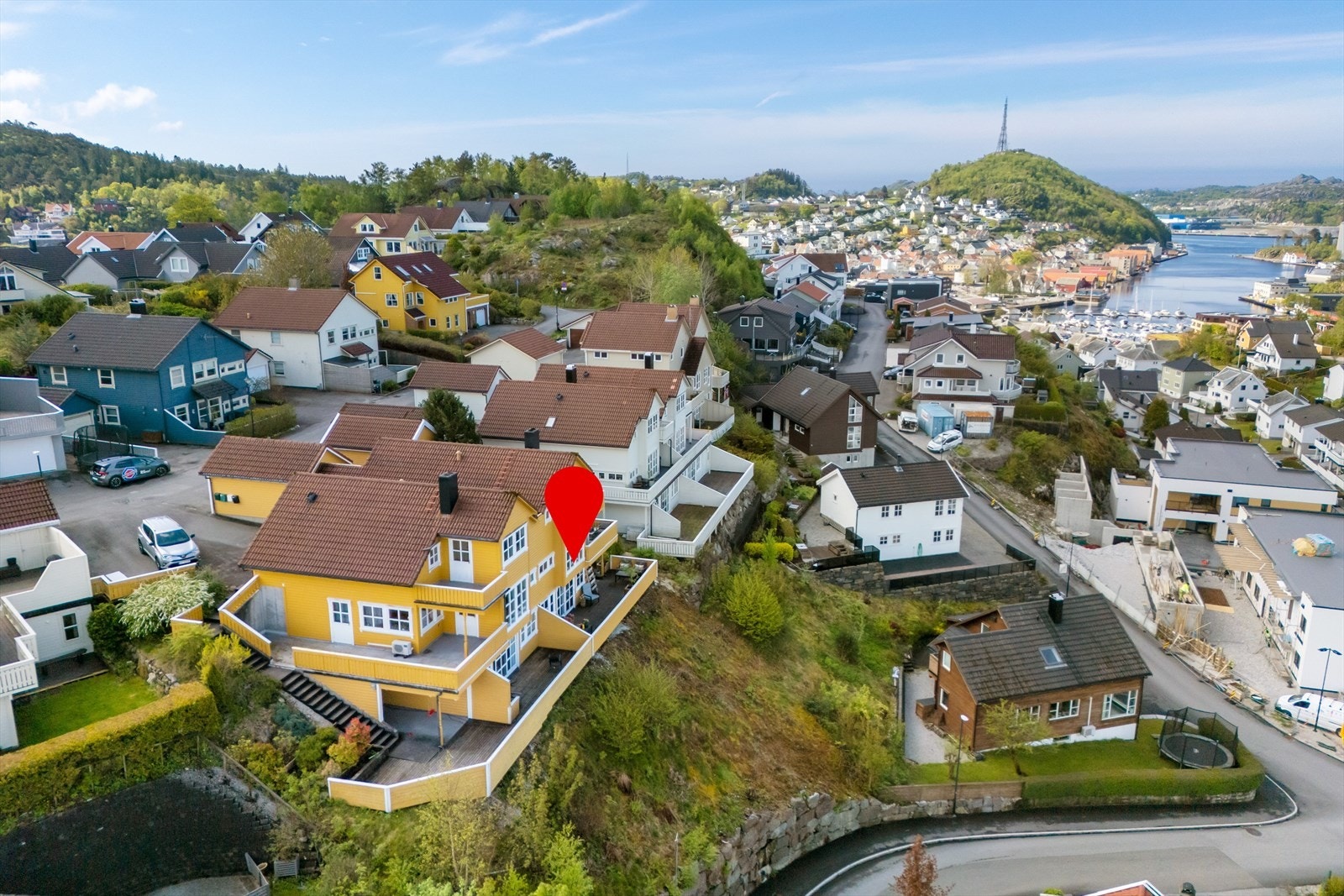 Eiendommen ligger i et attraktivt og etablert boligområde i Egersund. Galleribilde