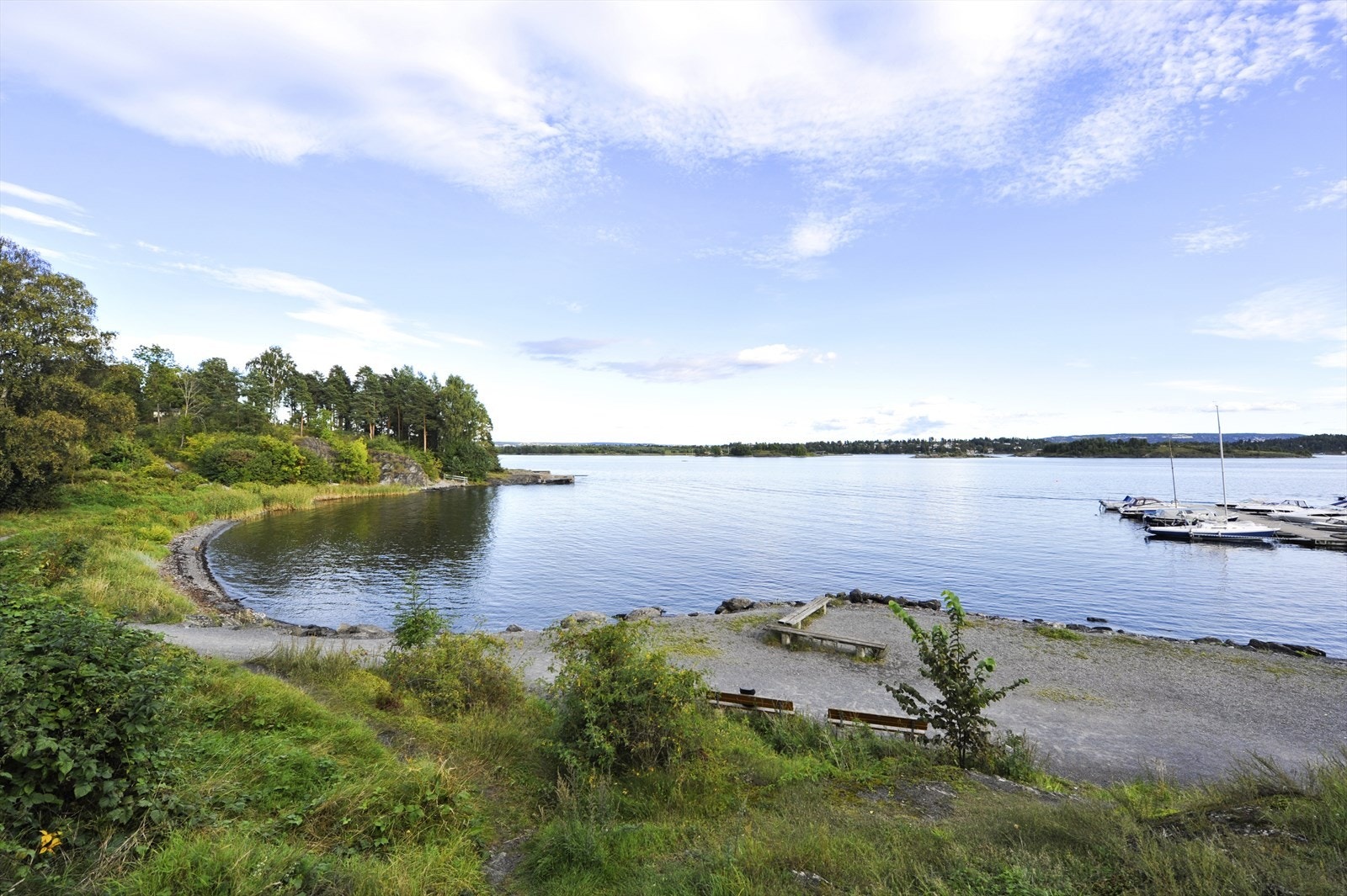 Her bor du med umiddelbar nærhet til sjøen, med flotte tur- og bademuligheter. Galleribilde