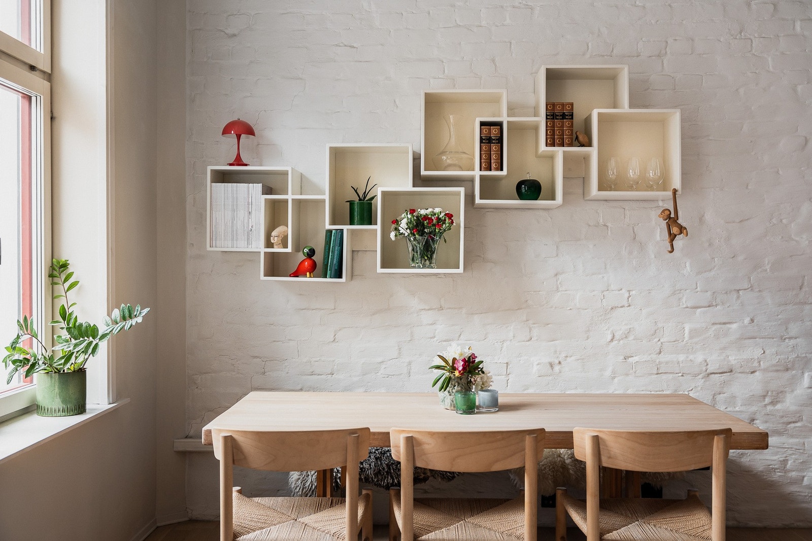 Et hyggelig oppholdsrom som passer godt for både hverdag og sosiale sammenkomster. Galleribilde