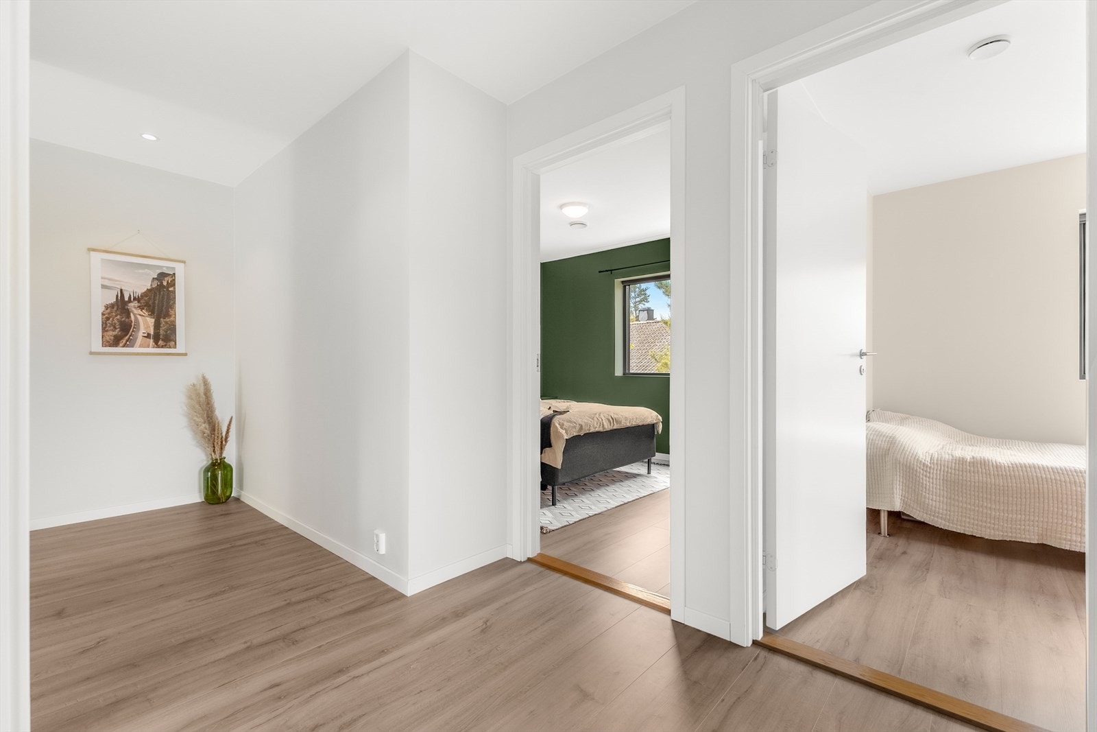 Gangen i andre etasje gir adkomst til alle soverommene og badet. Galleribilde