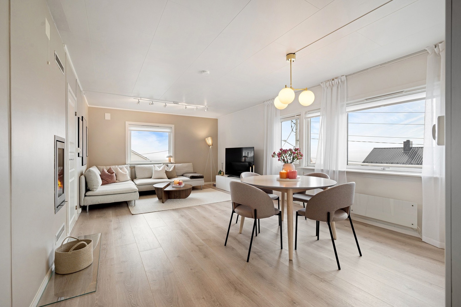 EIE Harstad v/megler Vetle Larsen har gleden av å presentere Stråbakken 1! Foto: Martynas Milkevicius Galleribilde