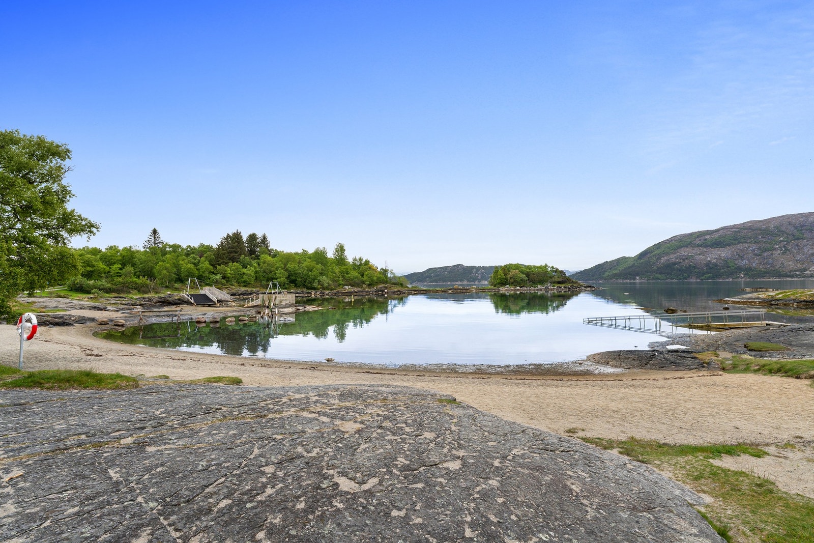 Vaulen badeplass ligger kun en 20 minutters spasertur unna, eller 5 min med sykkelen. Galleribilde