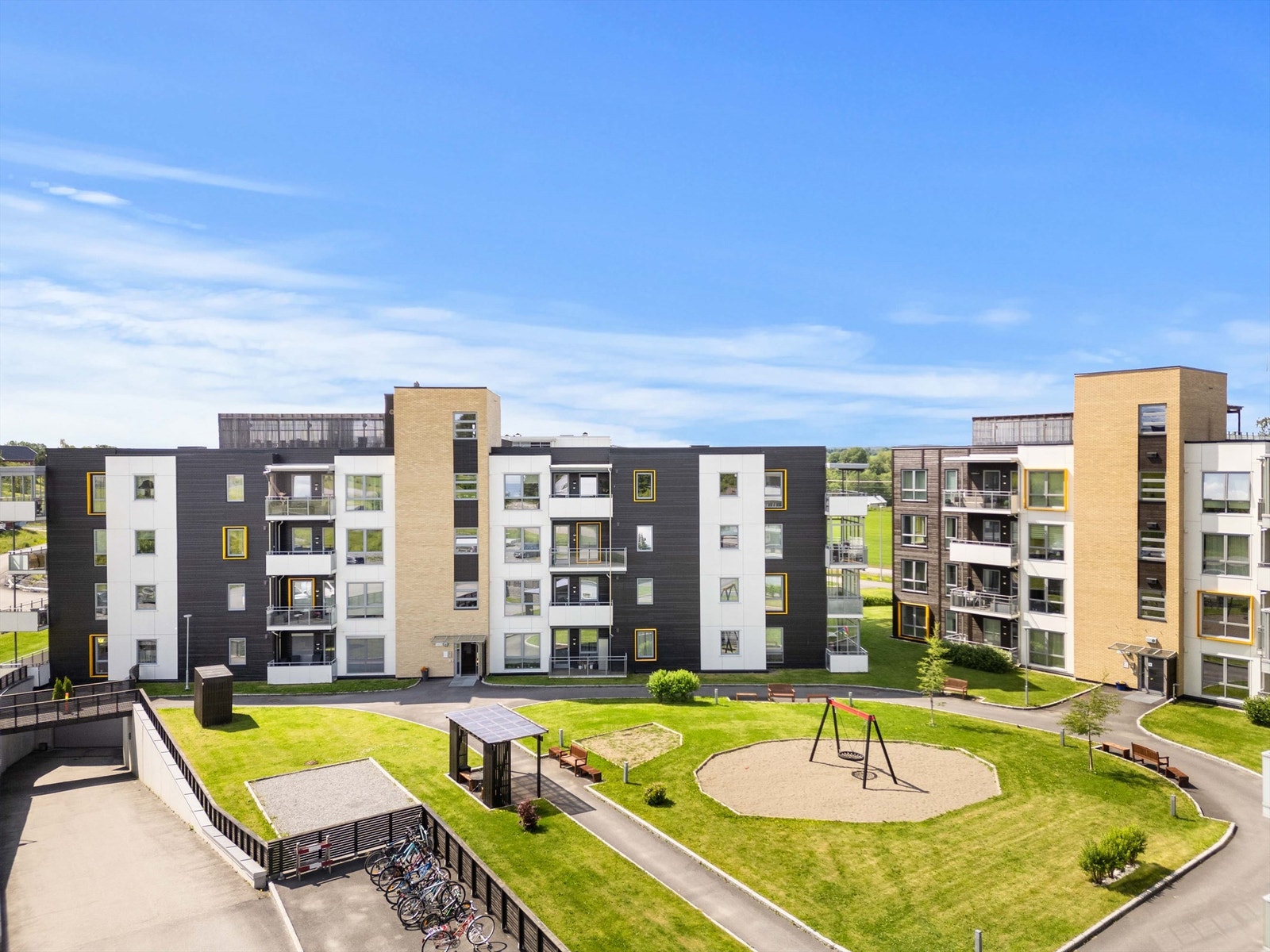 Beliggenhet i et rolig og etablert boligområde på Årnes. Foto: Anders Botnmark Galleribilde