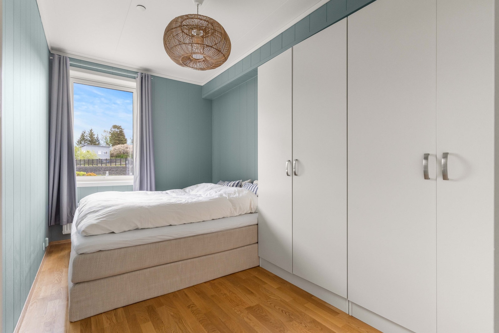 Det andre soverommet har plass til både seng og garderobeløsning, og egner seg godt som barnerom, gjesterom eller hjemmekontor. Galleribilde