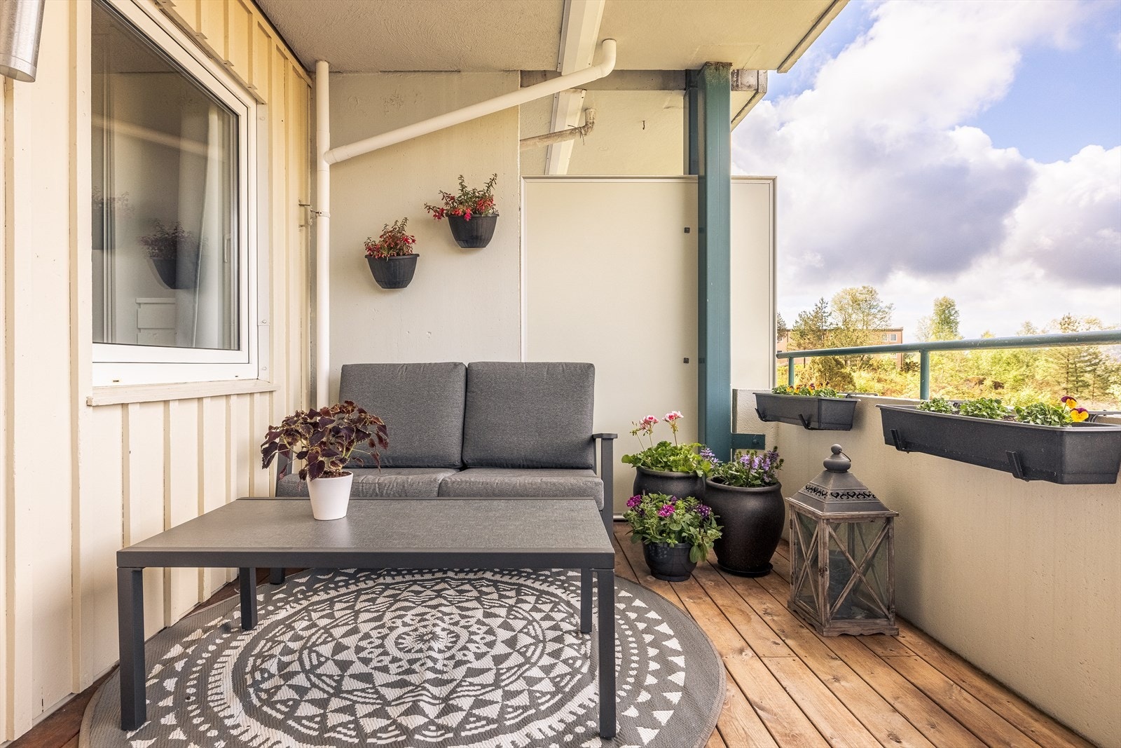 Vestvendt balkong på 9,9 m² Galleribilde
