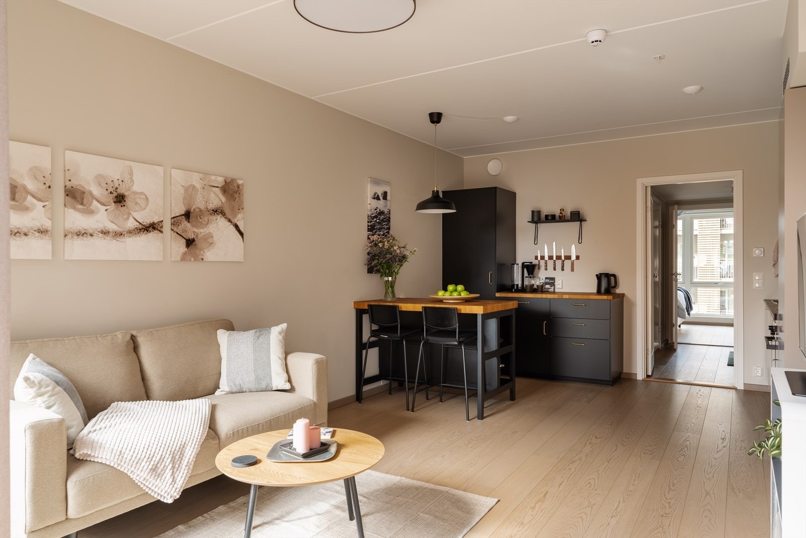 Planløsningen er gjennomgående og byr på god soneinndeling. Galleribilde