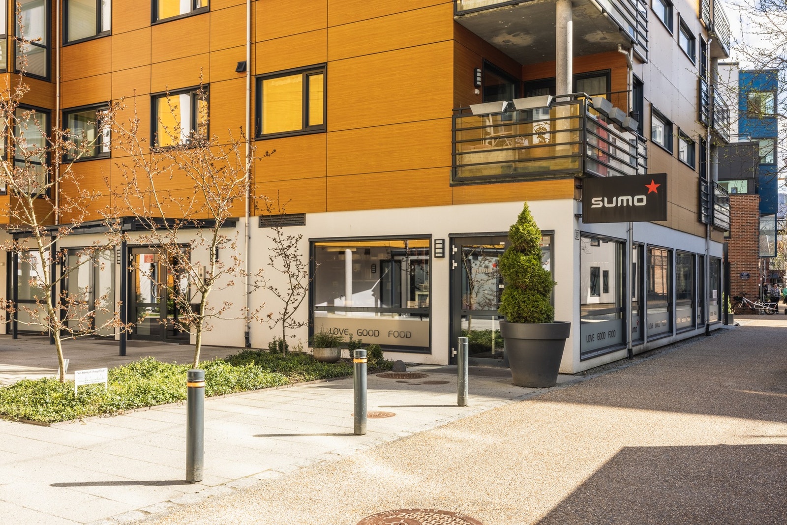 Det er kort vei til flere restauranter og kaféer. Galleribilde