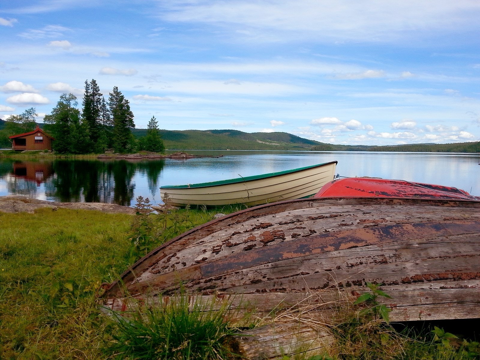 Vassbråa er kun en kort kjøretur unna med badeplasser og muligheter for kajakk og fiske. Galleribilde