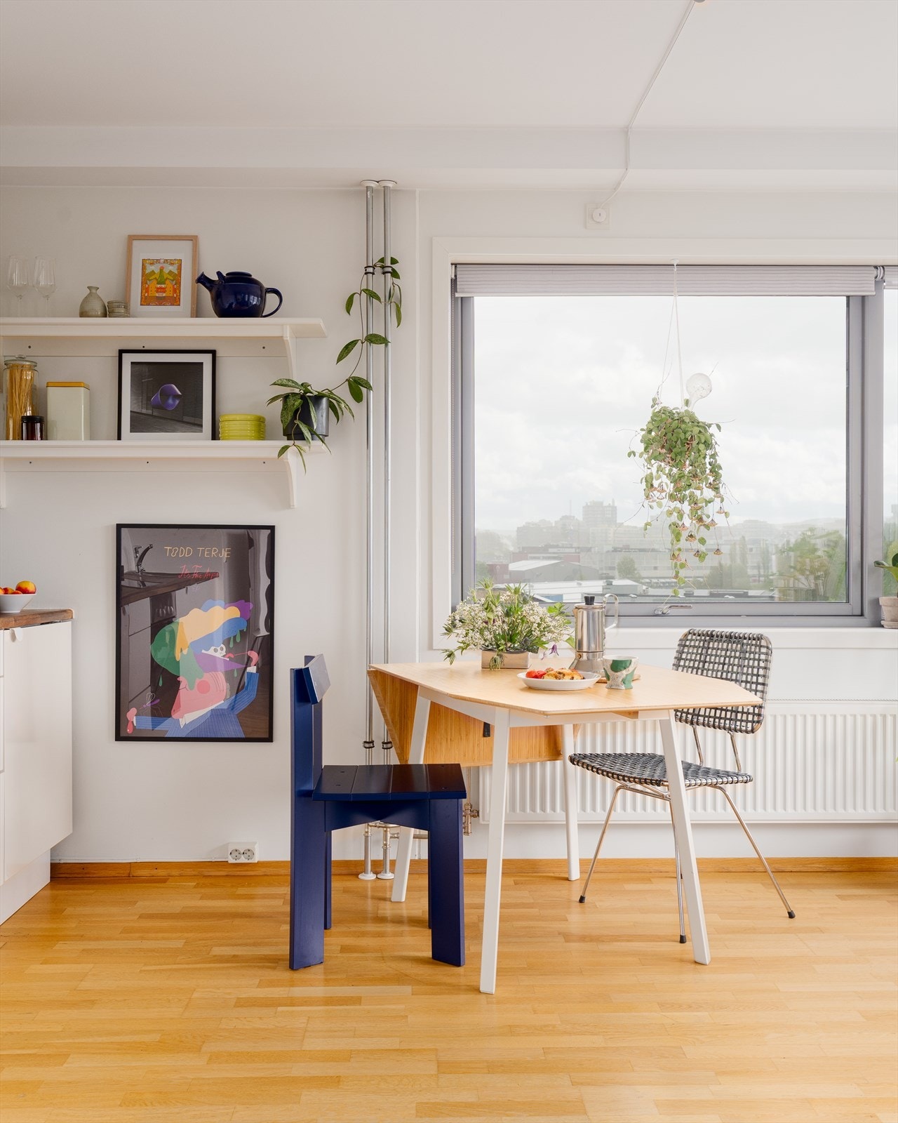 Det er god plass til et hyggelig spispebord i tilknytning til kjøkkenet. Galleribilde