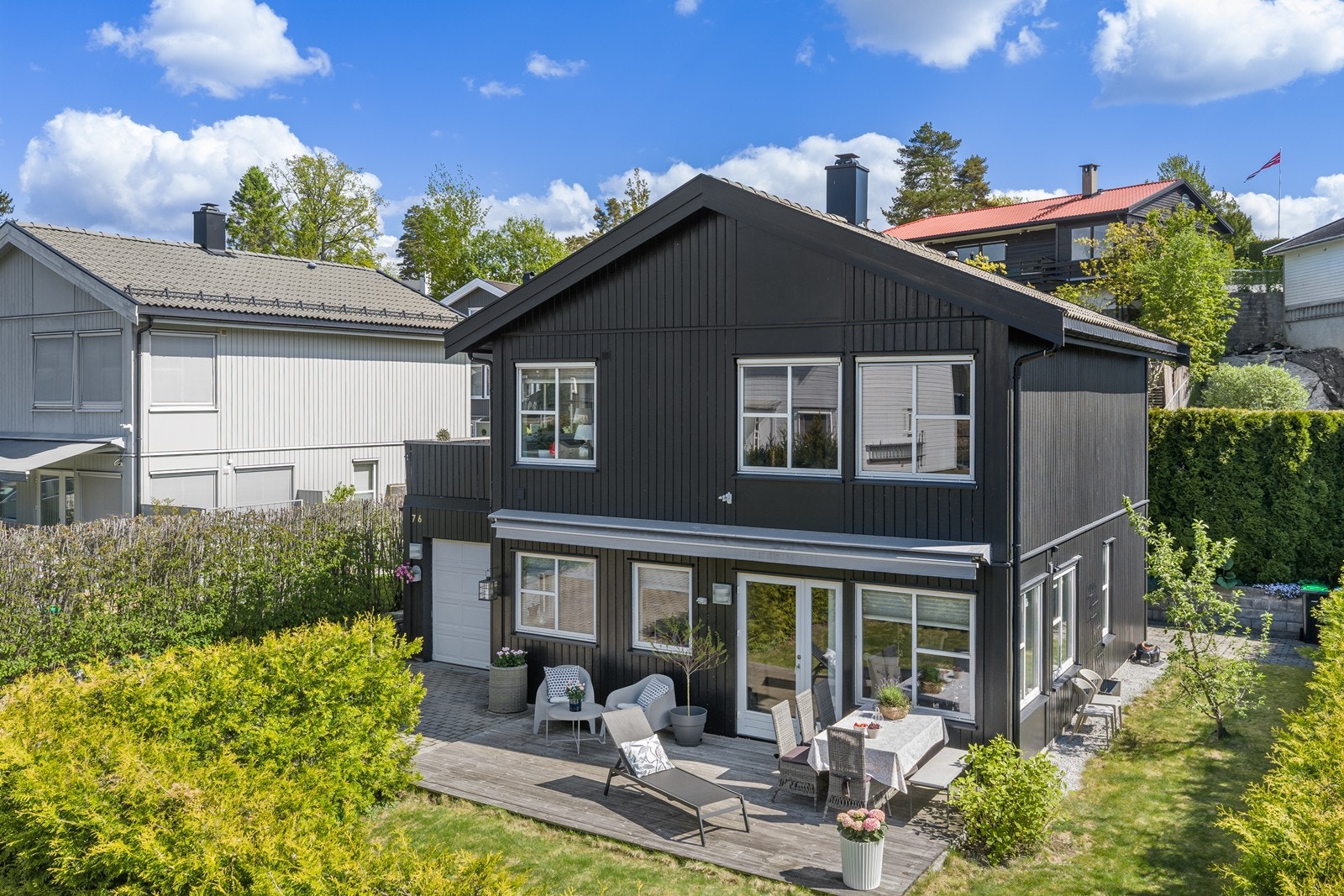 Vestvendt og velholdt enebolig fra 2006, utvendig malt i 2022. Galleribilde