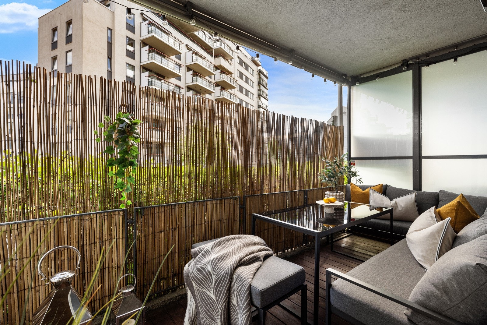 Fra stuen er det adkomst til en hyggelig sydvestvendt markterrasse på ca. 8 kvm. Galleribilde