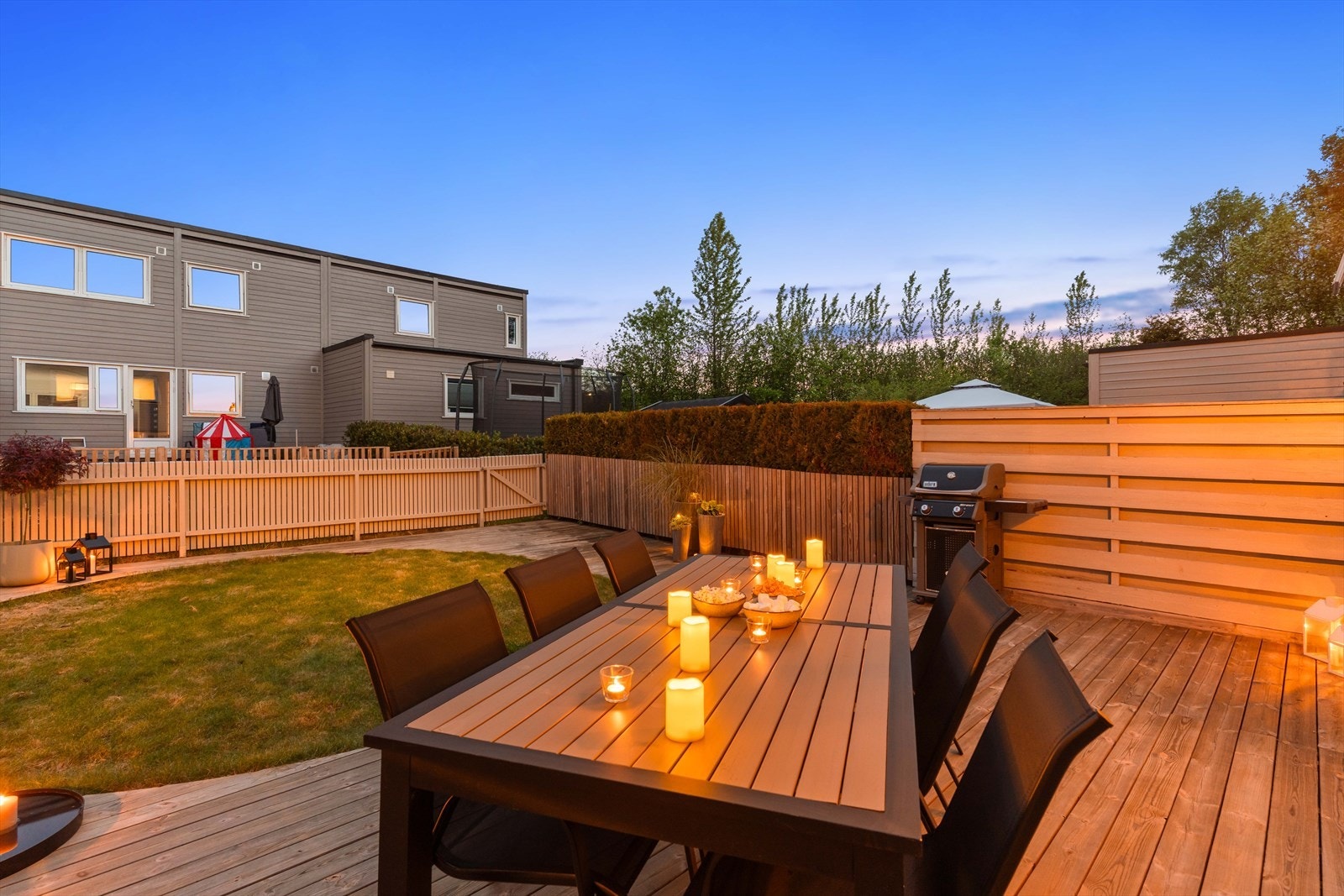 En hyggelig og privat uteplass for lange sommerkvelder. Galleribilde