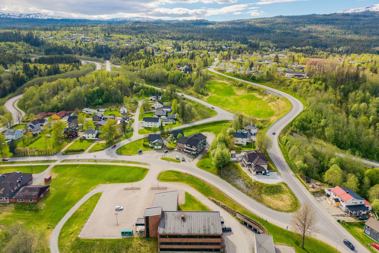 Korgen har et godt lokalmiljø med skole, barnehage, butikker, idrettstilbud og øvrige servicetilbud i kort avstand Galleribilde