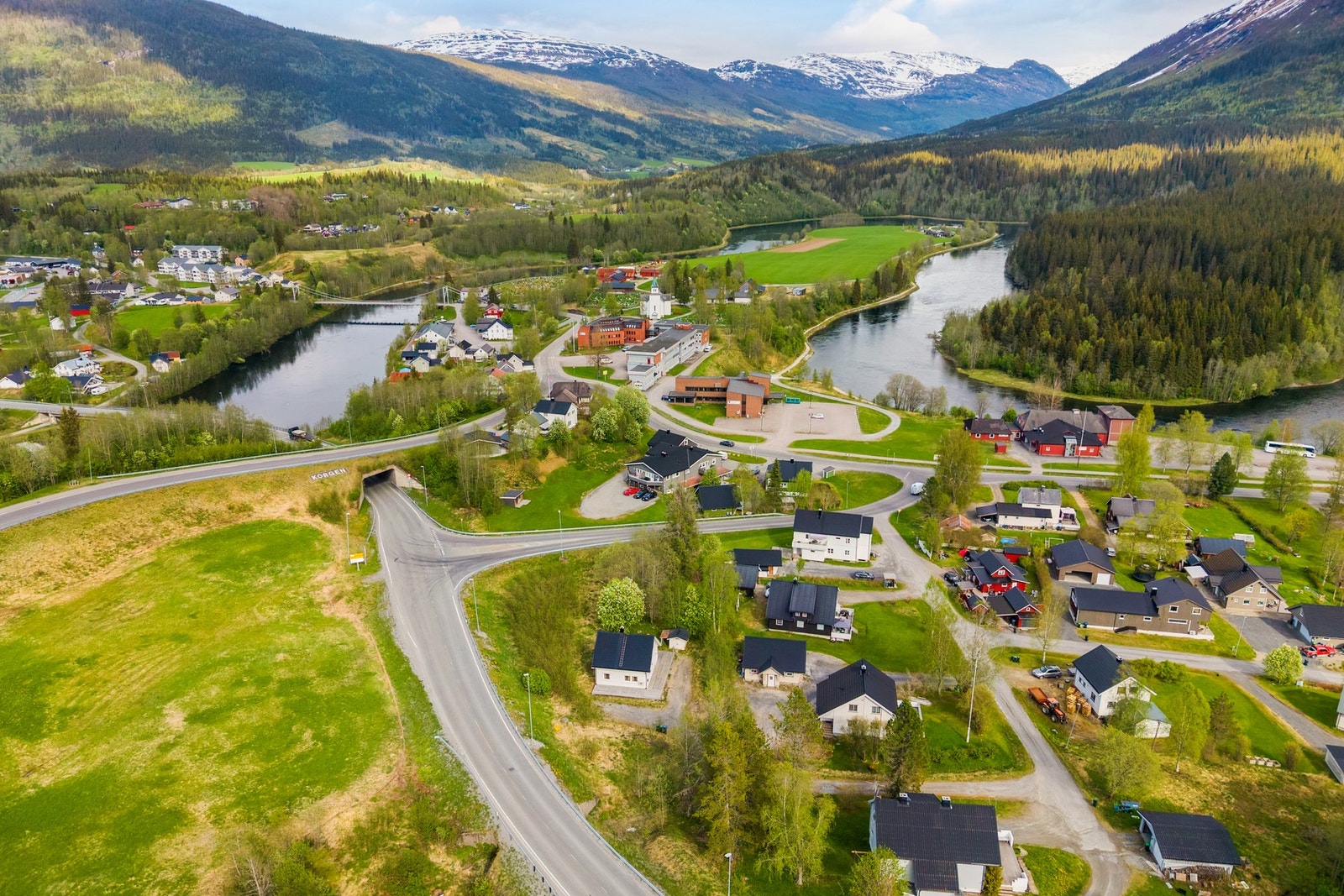Parkveien 1 ligger sentralt og familievennlig til i Korgen Galleribilde