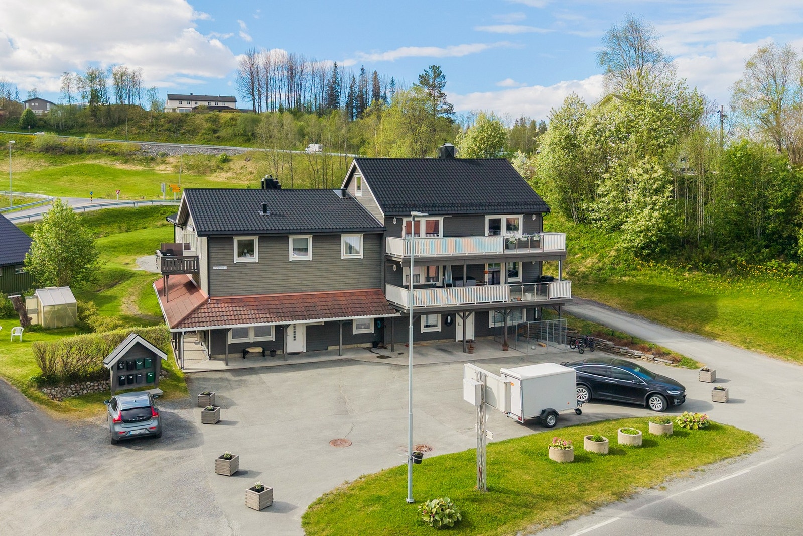 Velkommen til Parkveien 1 borettslag. Boligen ligger i 1.etasje, og alle rom har gjennomgått betydelige oppgraderinger i nyere tid Galleribilde