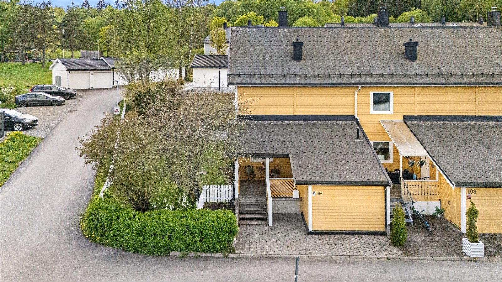 Lokalmegler Robin Lauritzen v/ Krogsveen ønsker velkommen til Munkebekken 196! Foto: Pål Aanerud Galleribilde