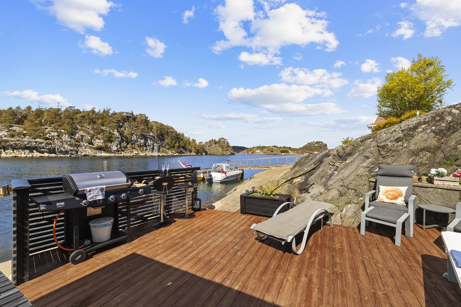 Her lever du i pakt med naturen, med sjøen som nærmeste nabo. Galleribilde