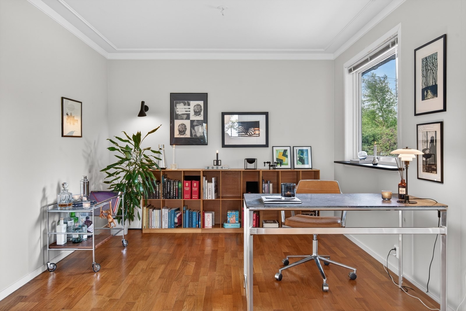 Stuen har også plass til en kontorløsning eller en lesekrok. (Soverom på orginaltegninger) Galleribilde