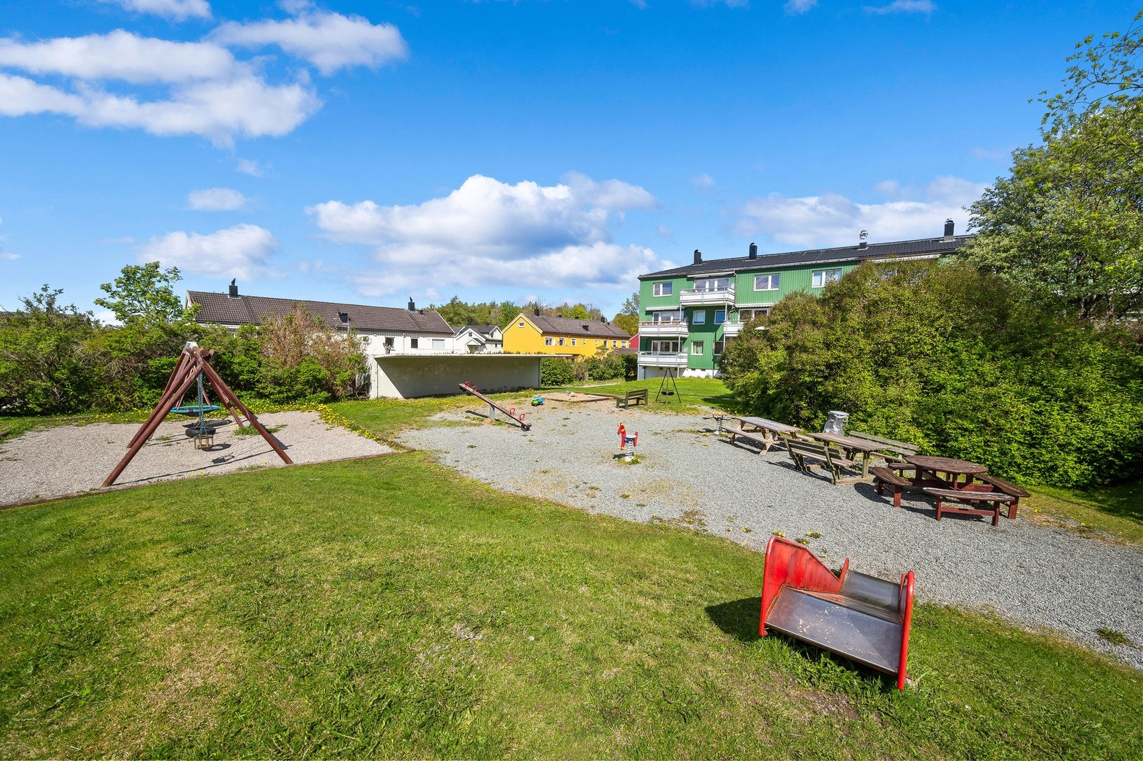 Fra boligen er det kort vei til Ladestien, som strekker seg fra Ladehammerkaia til Grilstadfjæra. Galleribilde