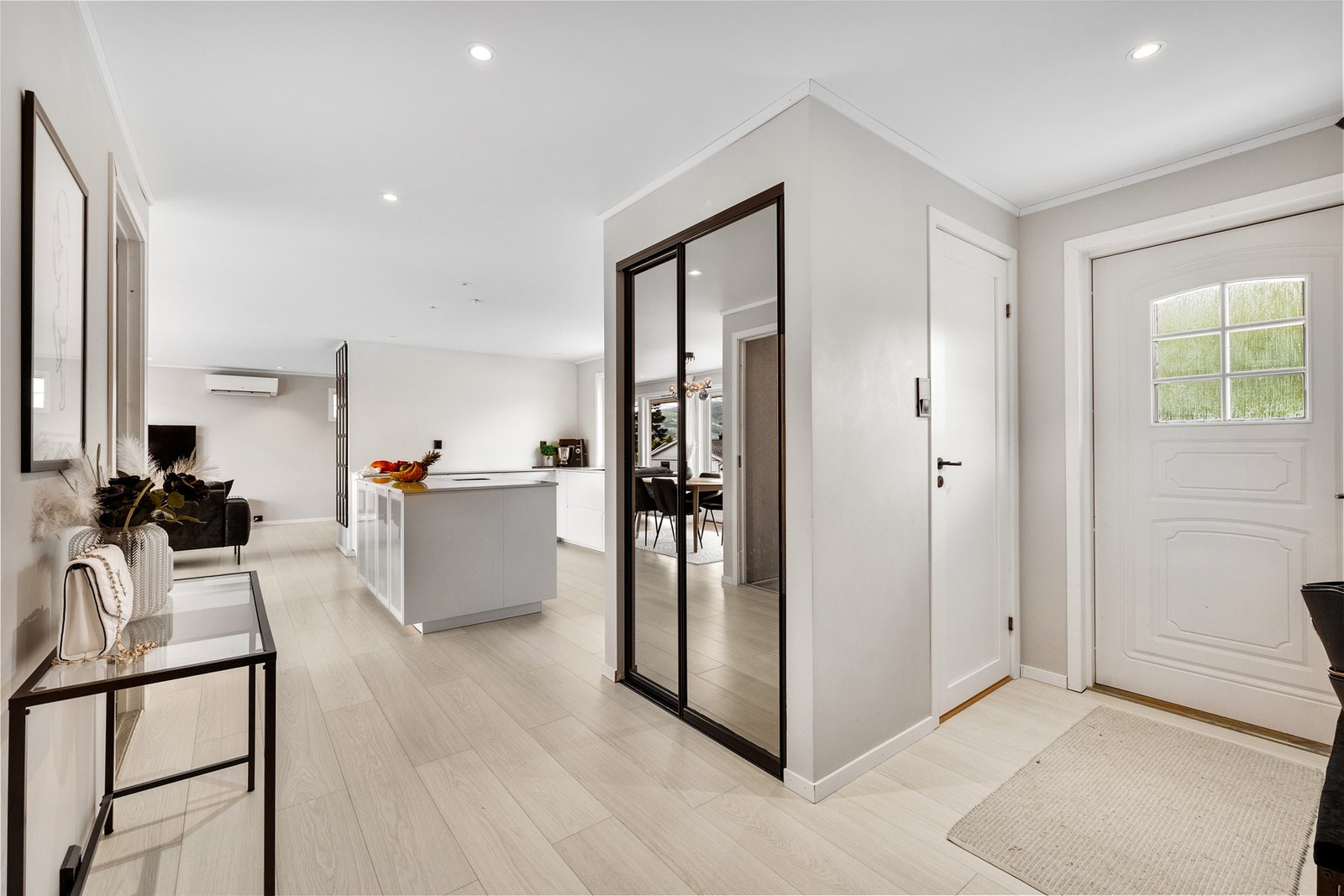 Her er det også en praktisk innebygd skyvedørsgarderobe. Galleribilde
