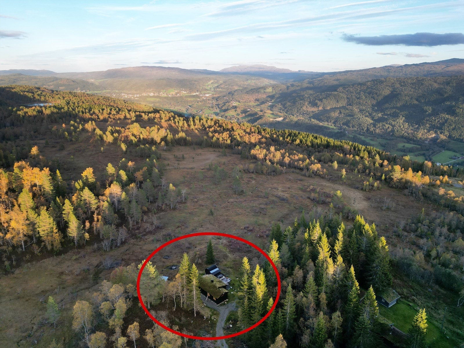 Hytta ligger i et flott område med masse turmuligheter rundt seg. Galleribilde