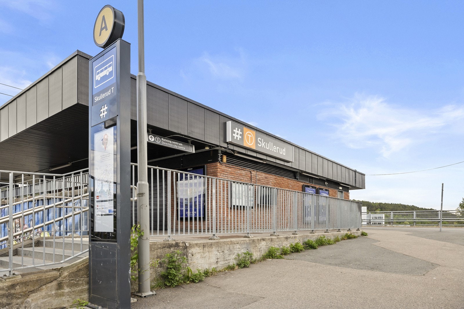 Skullerud T-banestasjon ligger under ti minutters gange unna, med linjer som tar deg effektivt til sentrum. Galleribilde