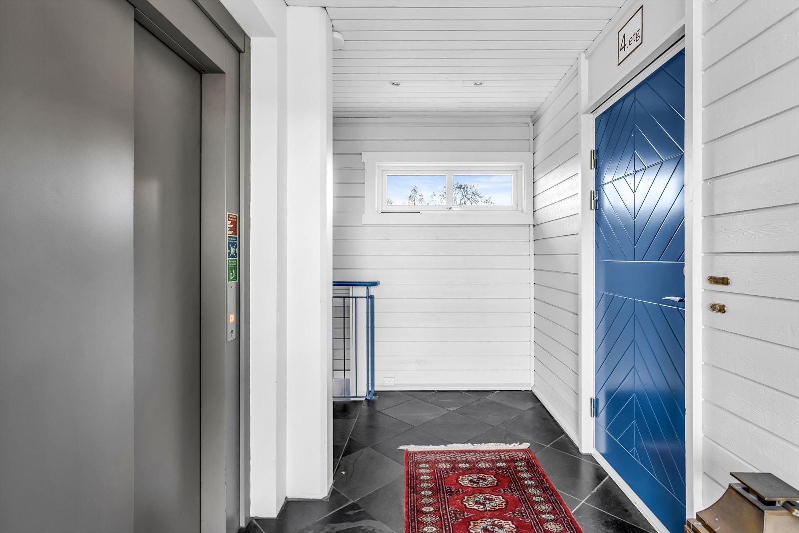 Heisen tar deg direkte opp til leilighetens etasje. Galleribilde