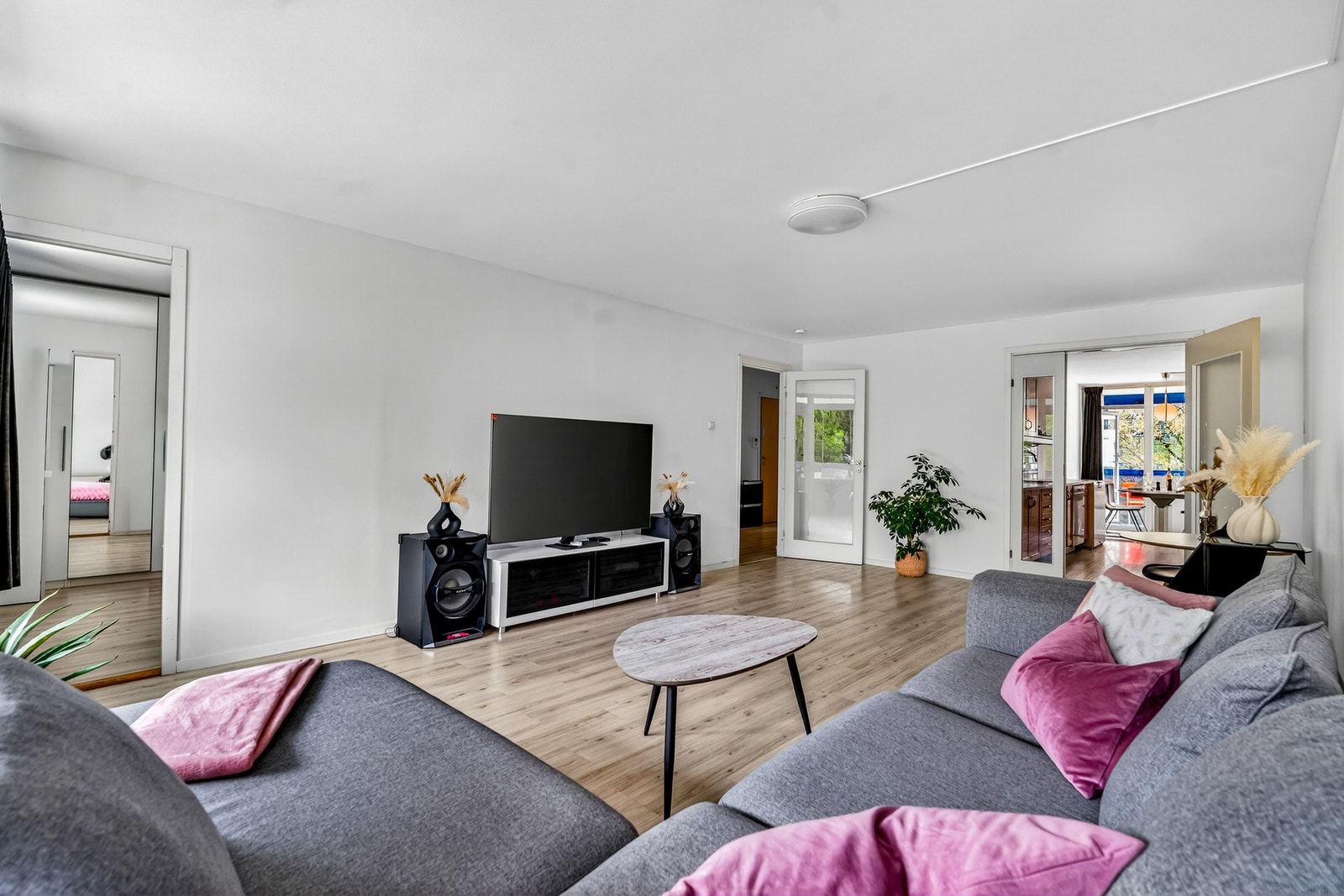 Plantegningen er gjennomgående så her får du rikelig med naturlig lysinnslipp! Galleribilde