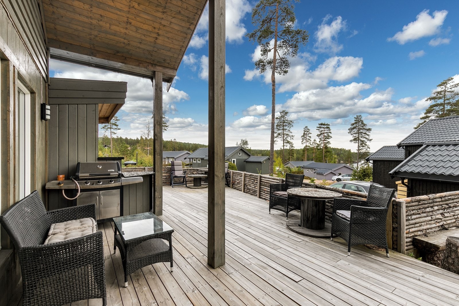 Her er det utmerket plass til grill og ønsket utemøblement. Galleribilde