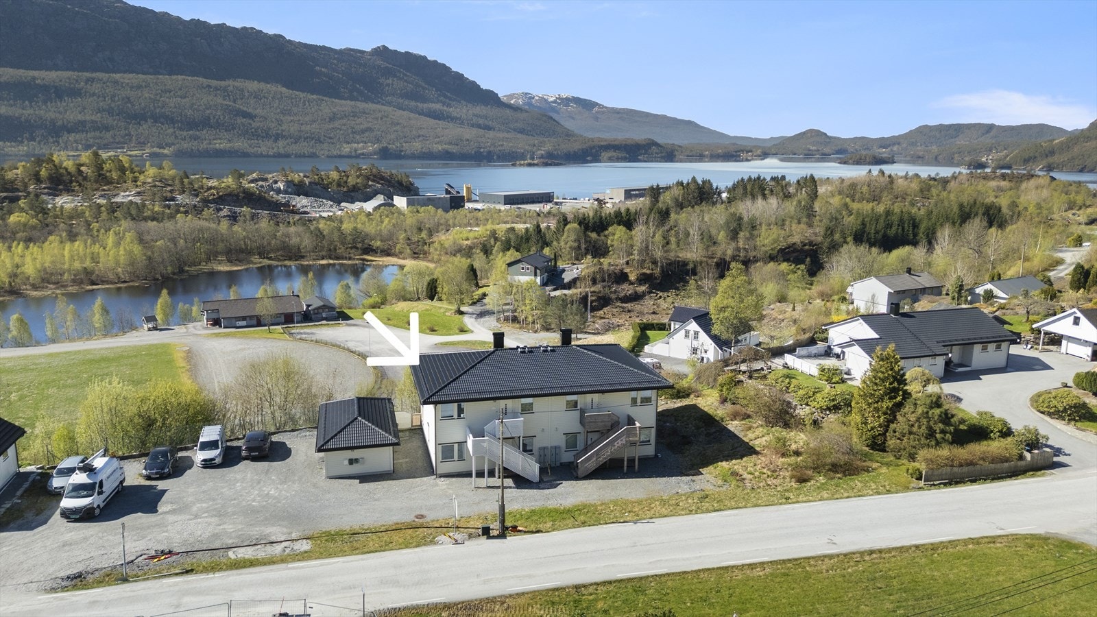 Eiendomsmegler 1 v/ Eline Knapstad har gleda av å presentere Hovlandsvegen 28C! Foto: Photoevent (Thor-Aage Bolseth Lillestøl) Galleribilde