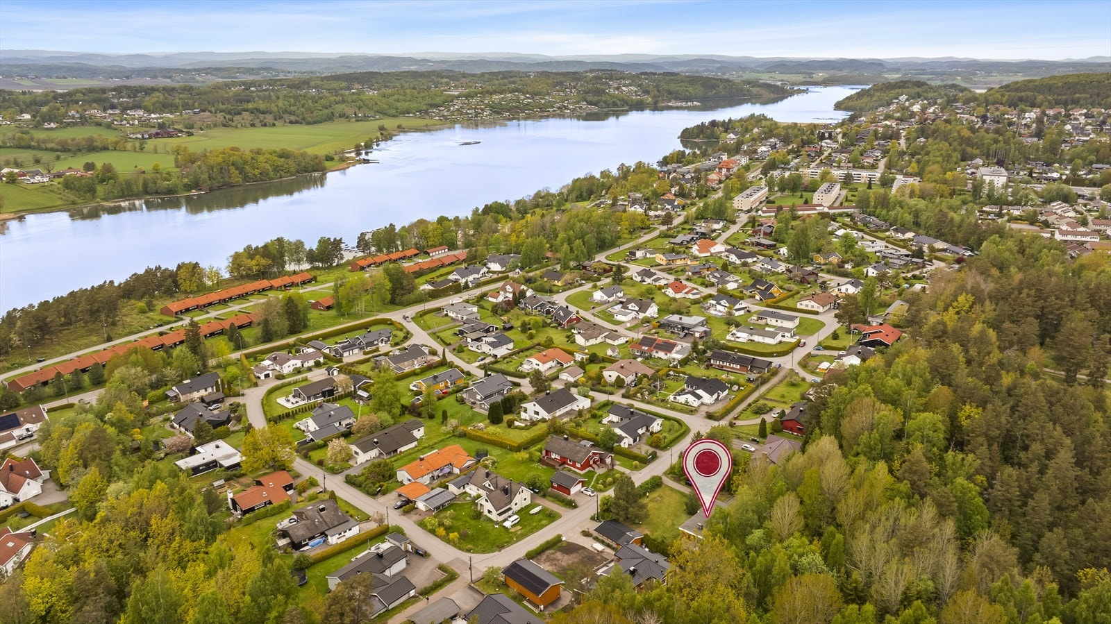 Her bor man rolig og tilbaketrukket, samtidig som både servicetilbud, skoler og flotte rekreasjonsområder er lett tilgjengelig. Galleribilde