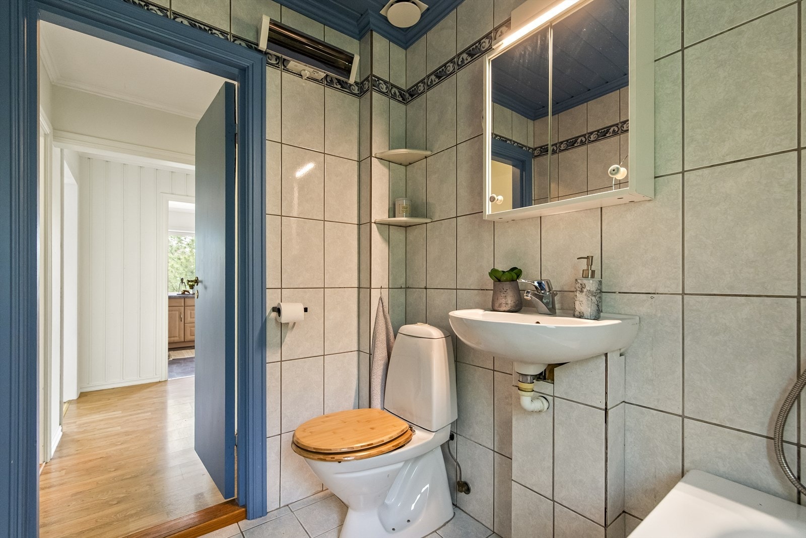 Badet er av eldre årgang og oppgraderinger må påregnes. Galleribilde