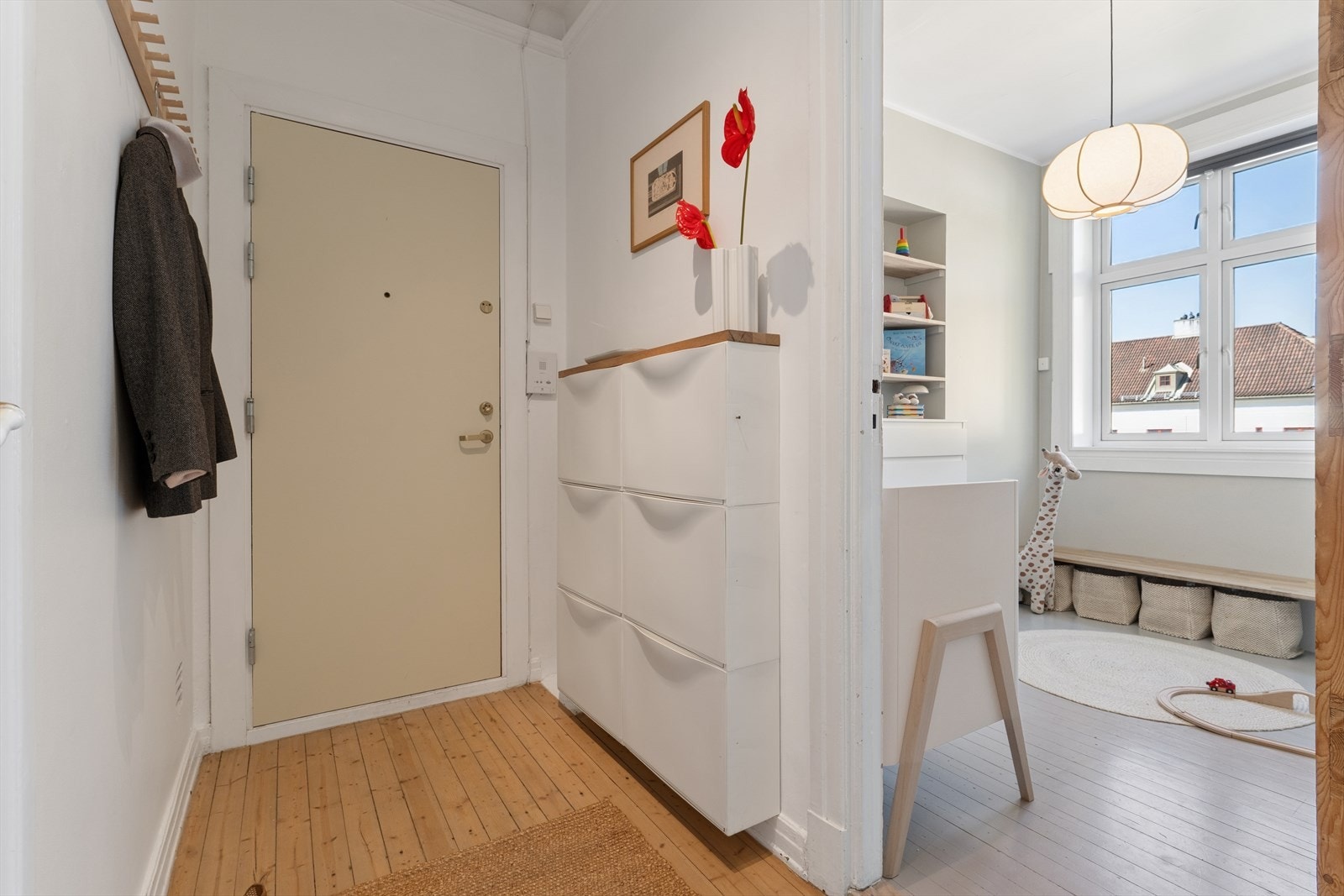 God plass til oppbevaring av både yttertøy og sko. Galleribilde