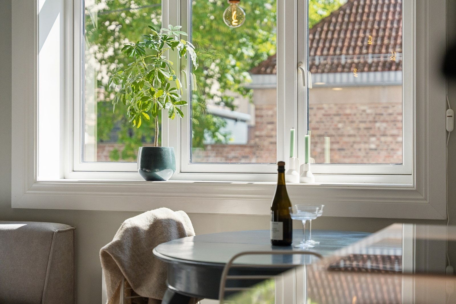 Masse naturlig lys inn i leiligheten. Galleribilde