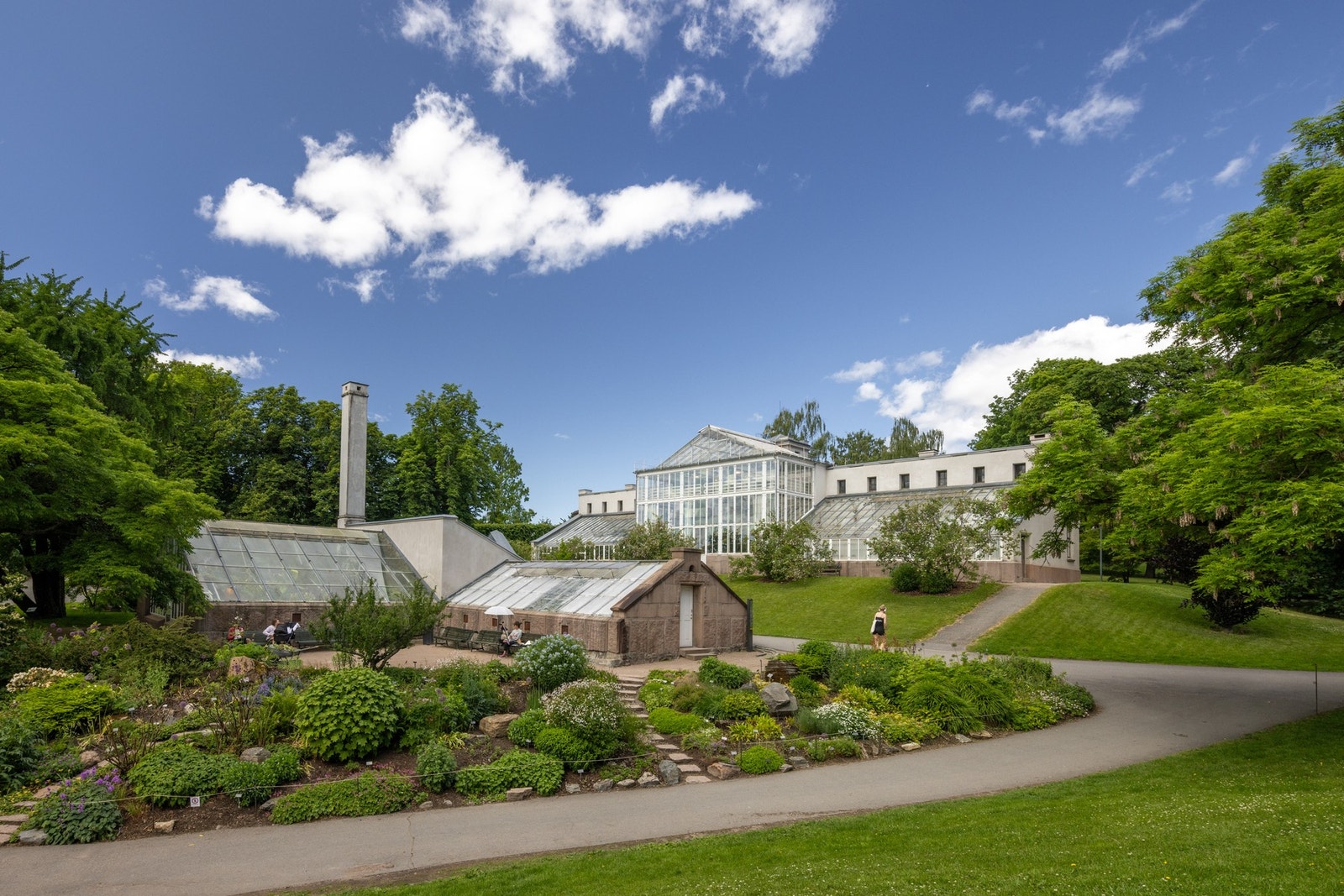 Mange grøntområder, som Tøyenparken, og botanisk Hage ligger i nærheten. Galleribilde