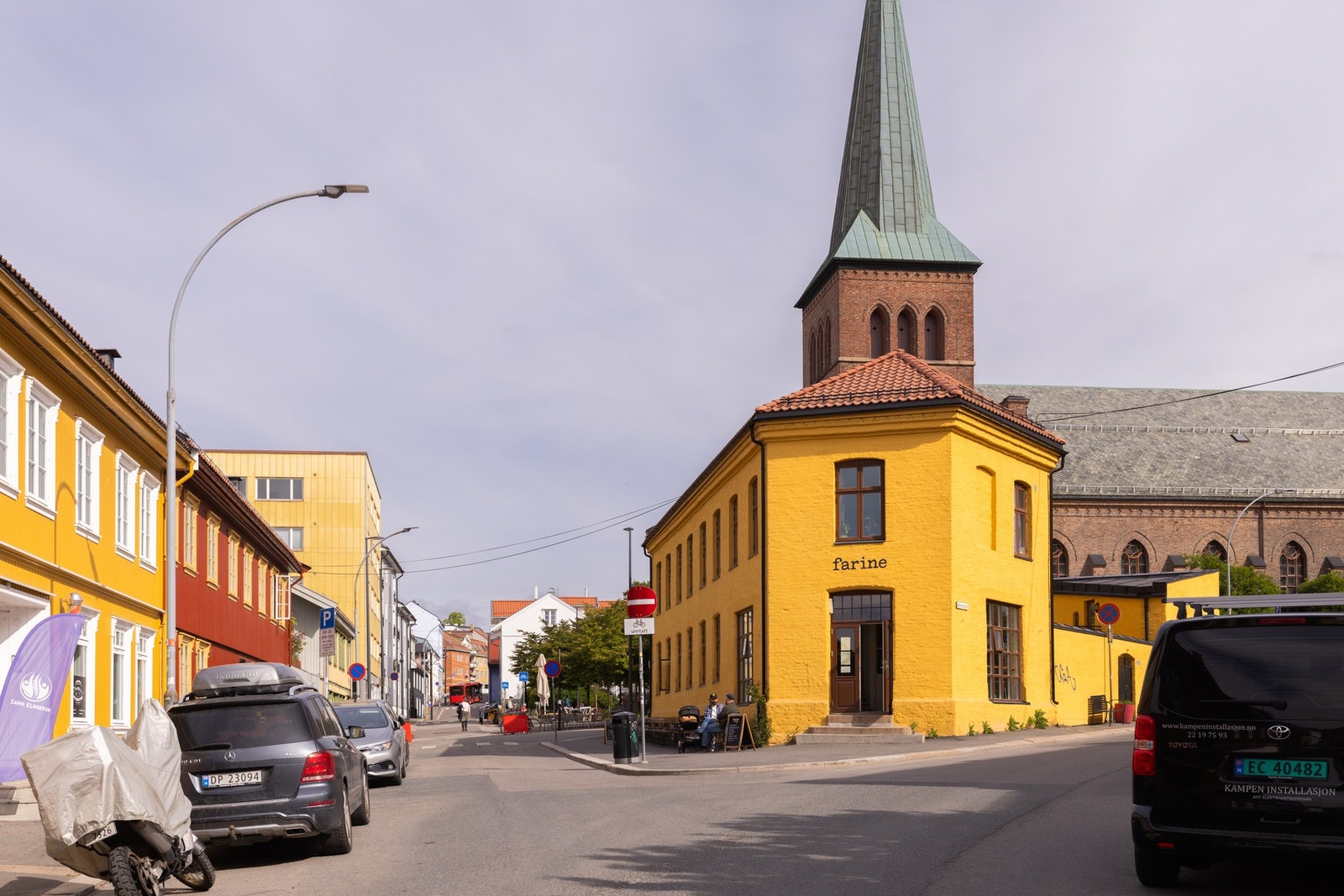 Kort vei til hyggelige nabolag - bla. Kampen med flere koselige bakerier og kafeer. Galleribilde