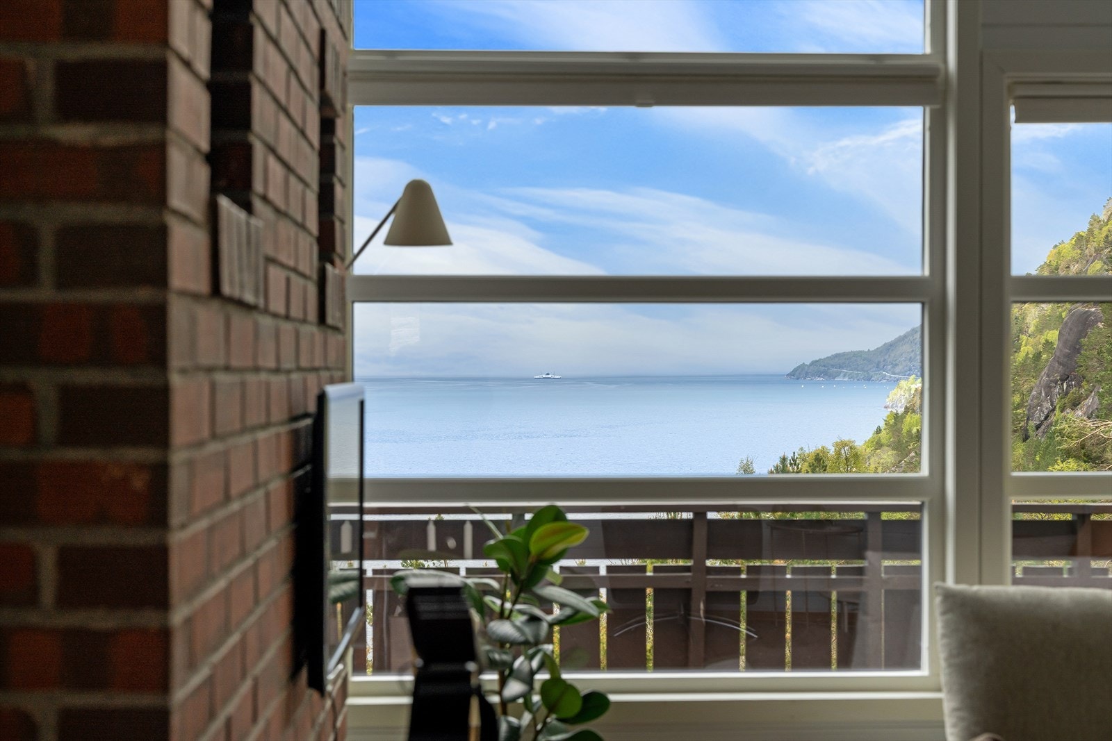Fjordutsikt. Galleribilde