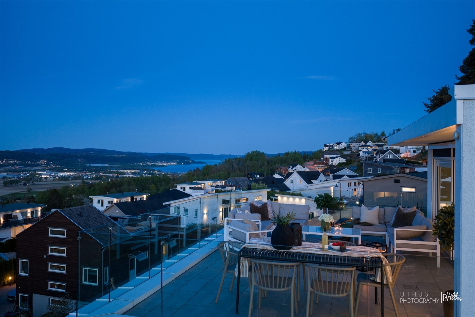 Takterrasse med panoramautsikt over Lierdalen og mot Drammensfjorden! Galleribilde