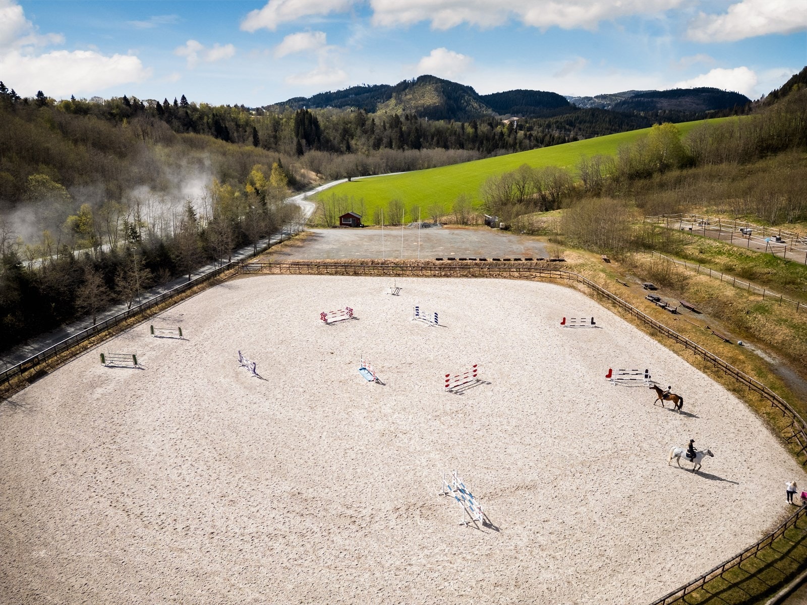 Trening, stevner, rideturer og rideskole. Mulighetene er mange. Galleribilde