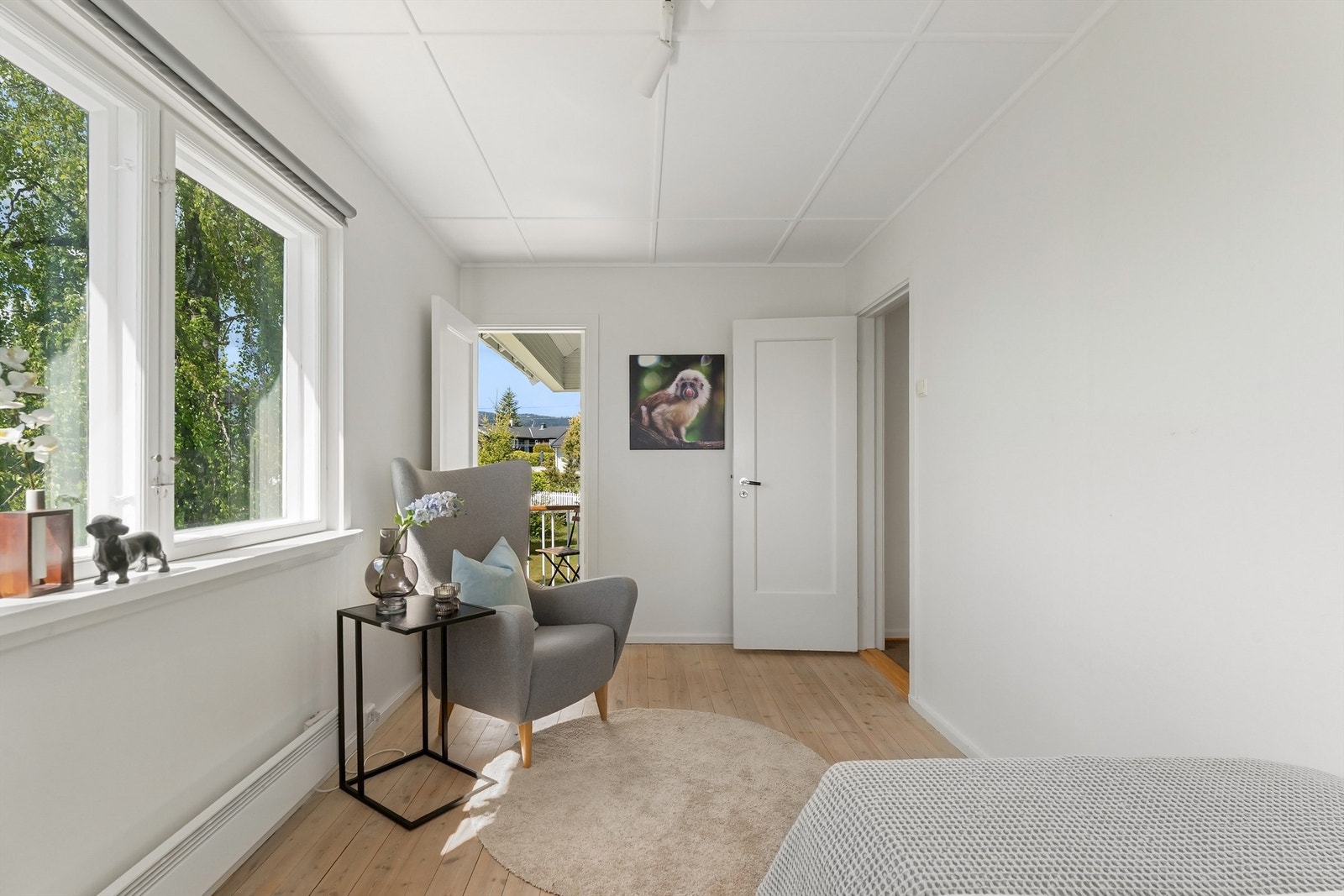 Fra ett av soverommene er det utgang til en egen balkong. Galleribilde