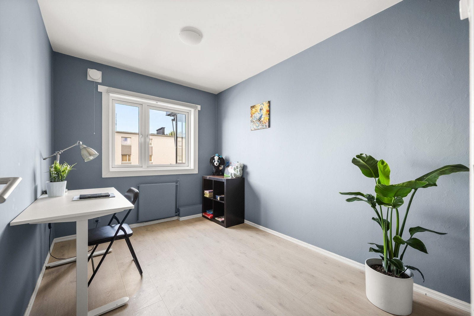 Soverom 2 er også av god størrelse, og fungerer fint som kontor, barnerom eller gjesterom. Galleribilde