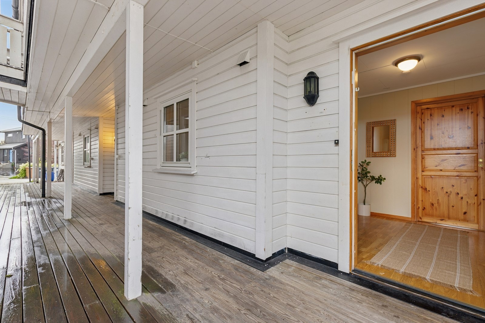 Inngang med overtak. Galleribilde