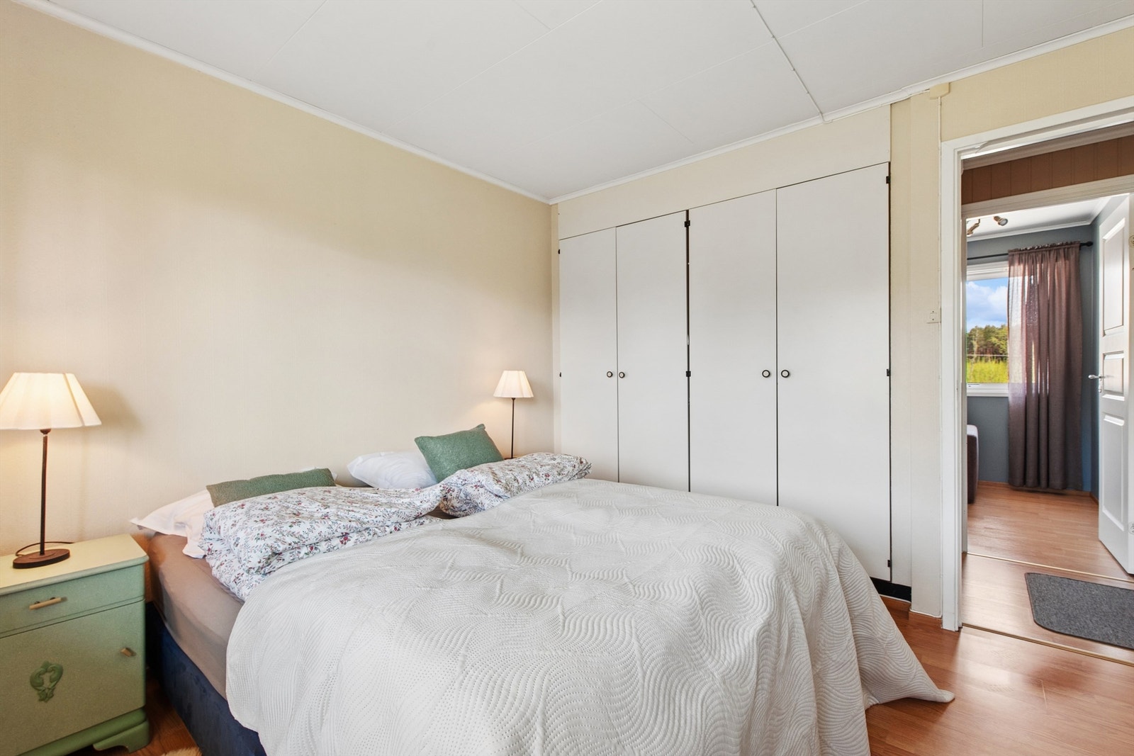 Hovedsoverom med innebygd garderobe. Galleribilde