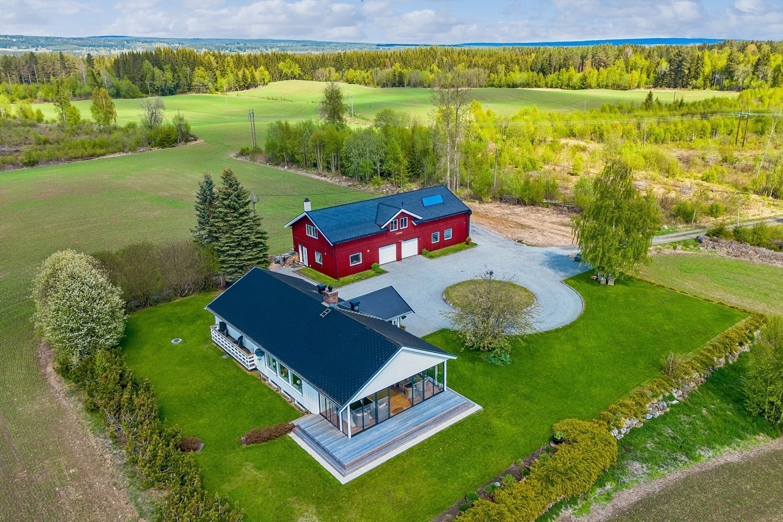 Velkommen til Fartvegen 384 - Flott småbruk med stort uthus og pent opparbeidet hage i rolige omgivelser! Galleribilde